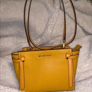 Michael Kors “Cassie” crossbody- Marigold💛🧡💛🧡